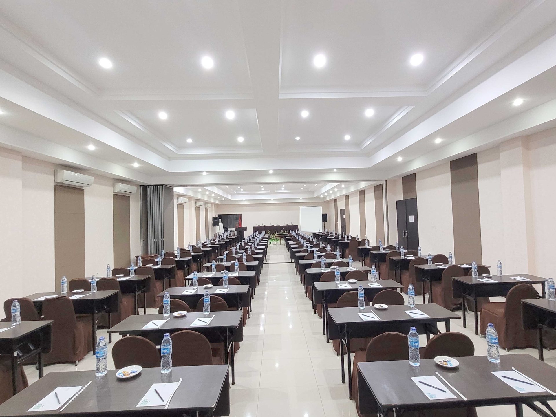 Aster Meeting Room di Ole Suites Hotel Sentul Bogor